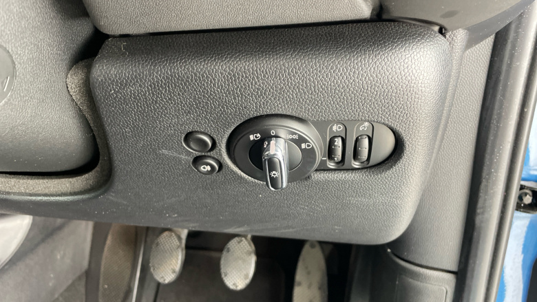 MINI Hatchback 1.5 Cooper Classic 5dr Petrol Hatchback